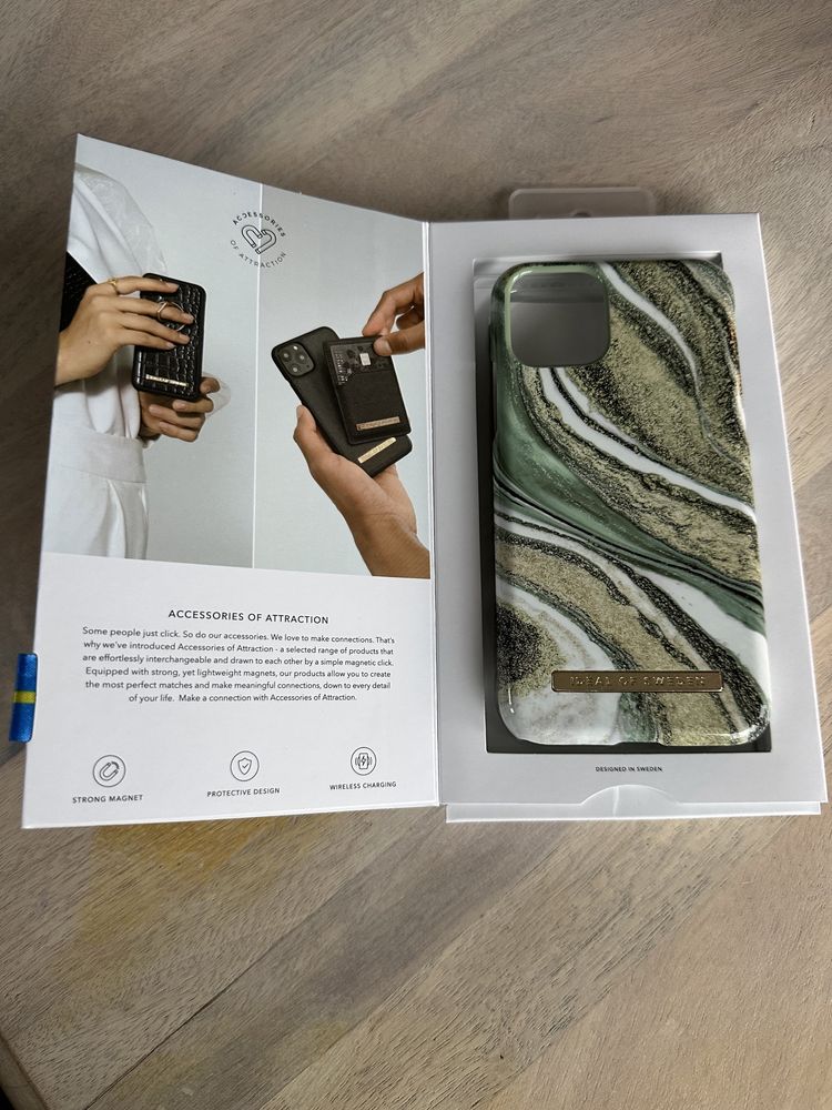 Etui do iPhone 11 Pro marki IDEAL OF SWEDEN Cosmic Green Swirl
