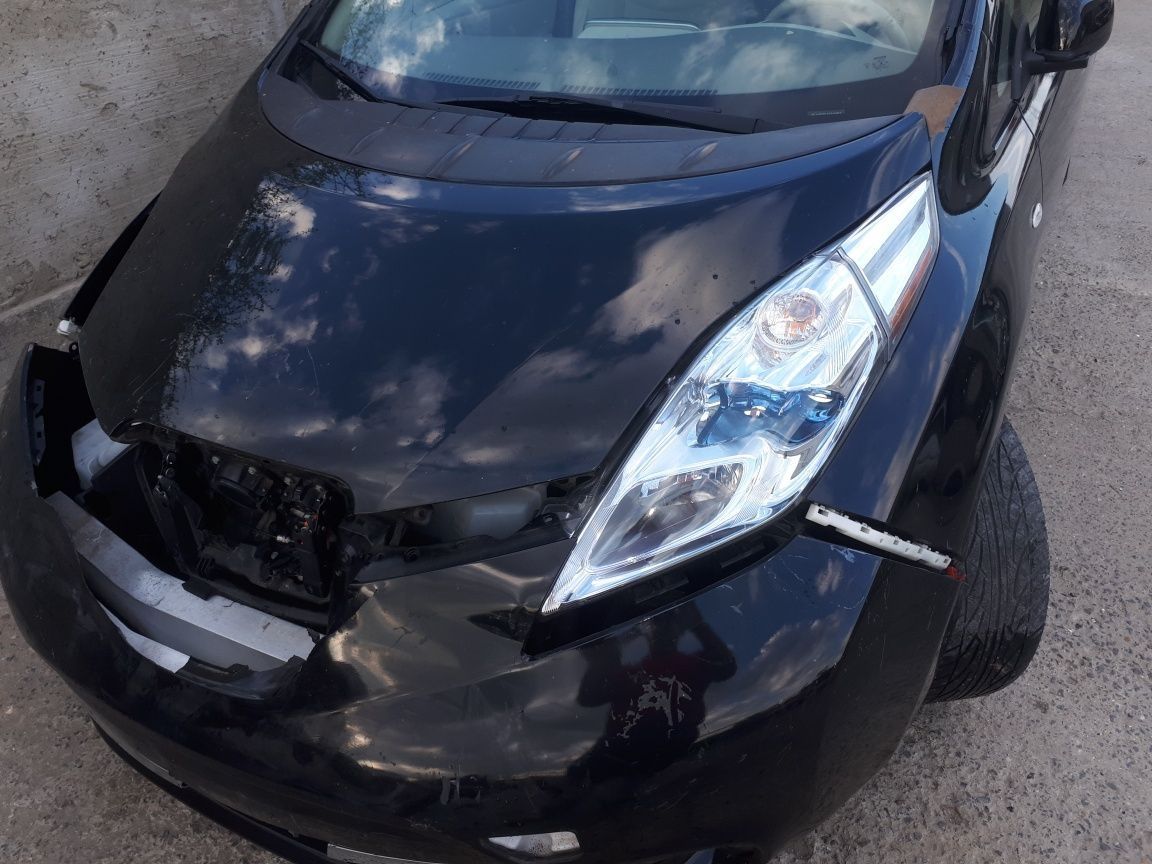 Продам капот НИССАН Лиф Nissan leaf запчасти 11-17гв