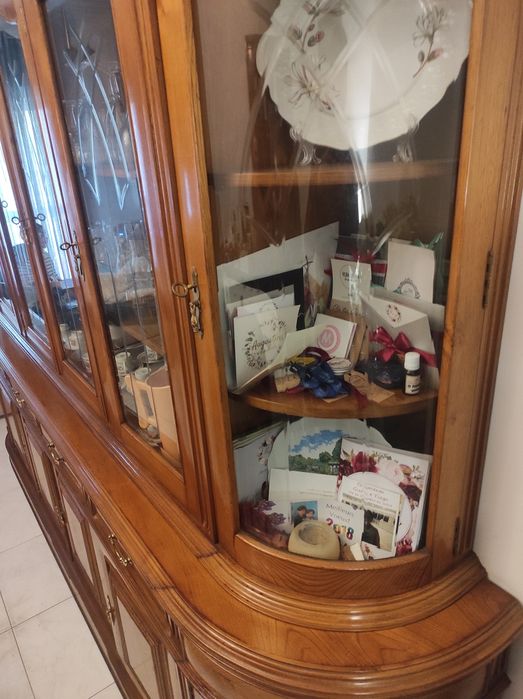 Móvel de sala com cristaleira