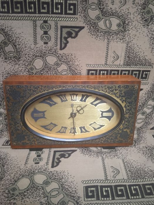 Часи Янтарь СССР кварц б/в