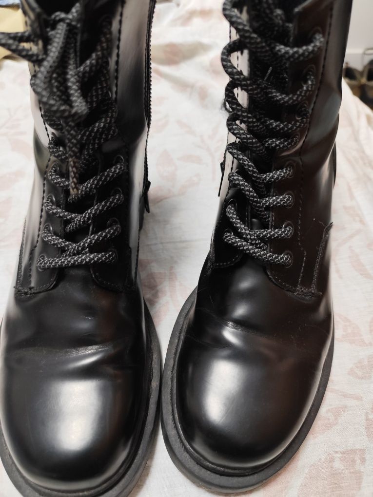 Vendo botas praticamente novas