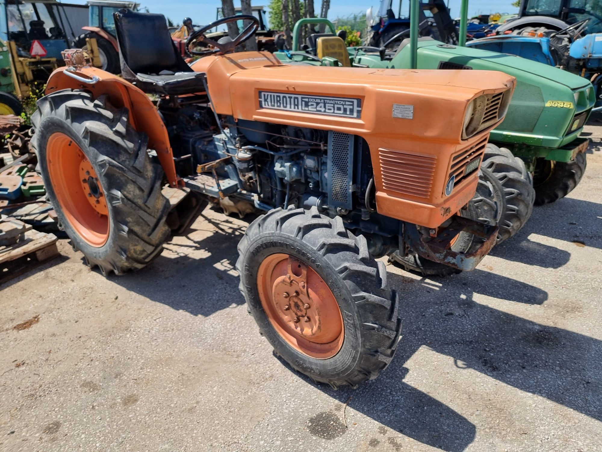 Trator Kubota L245 DT