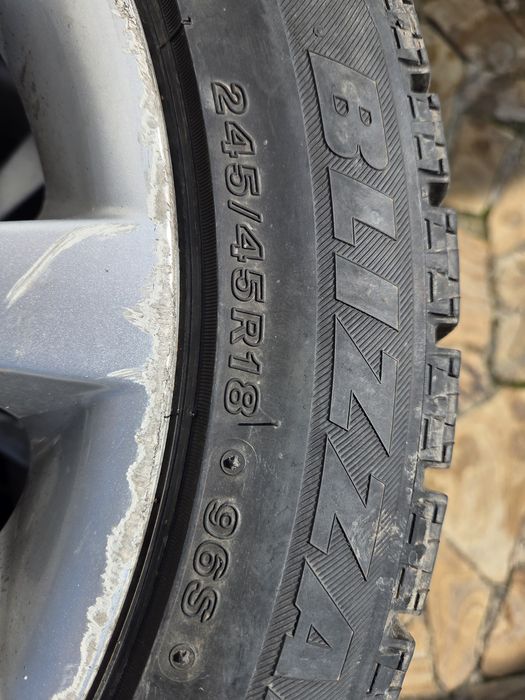 Шини комплект  245/45 R18 Bridgestone Blizzak VRX 20 рік протектор 8мм