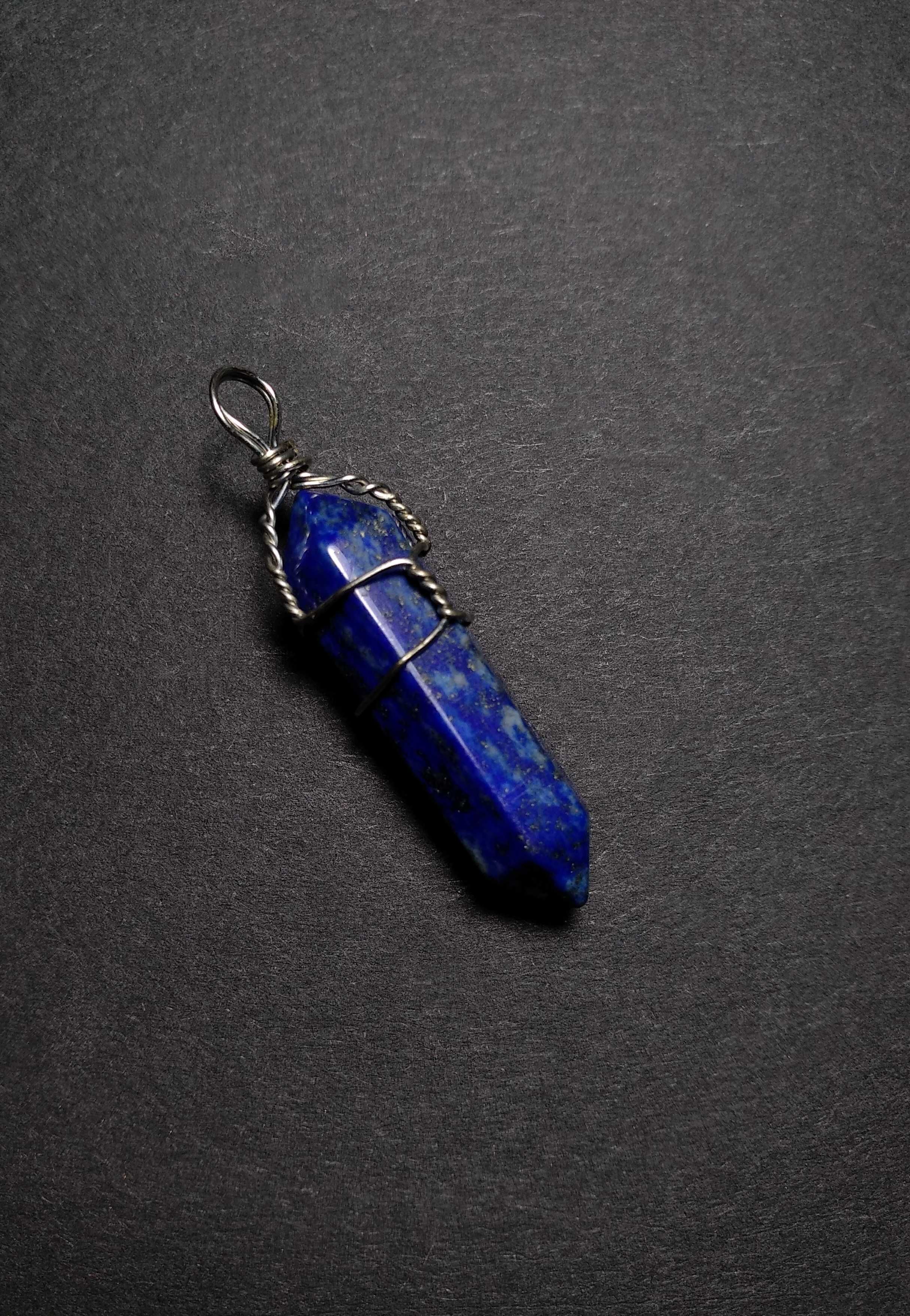 Wisiorek z naturalnego lapis lazuli