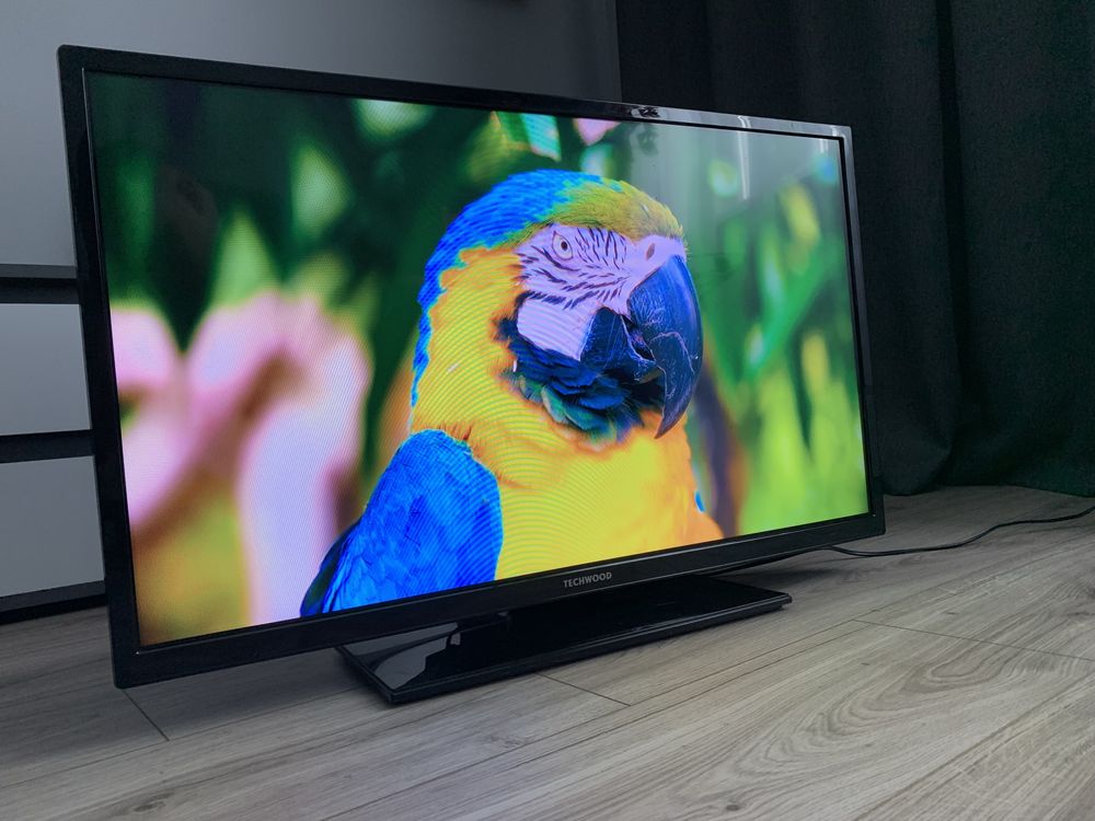 Телевізор Techwood 32 smart TV