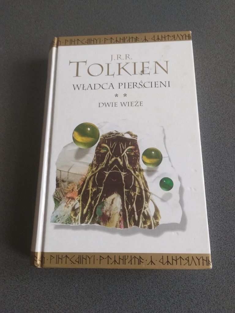 Książka Władca pierścieni dwie wieże autor J. R. R. Tolkien.