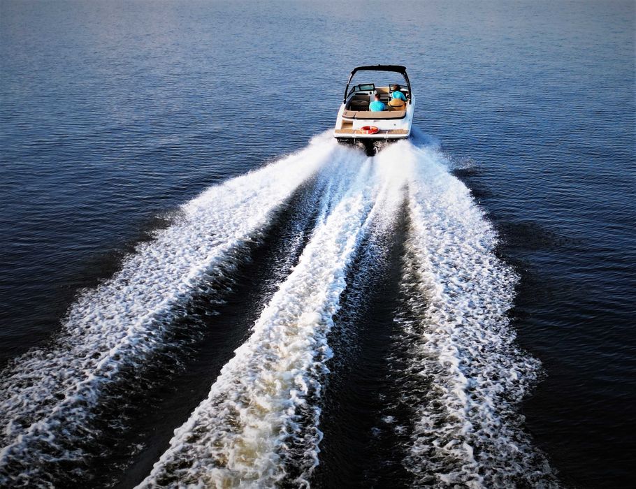 TOP VIEW - widok na jezioro, parking, TV55' plus Netflix, Disney, Max