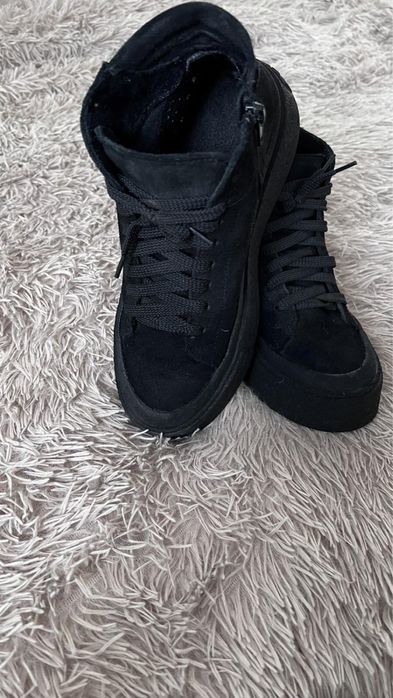 Продам ботинки полностью натуральные замш размер 39 по стельке 25