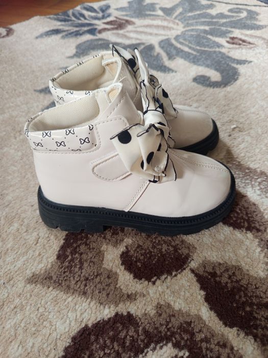 Продам черевички .