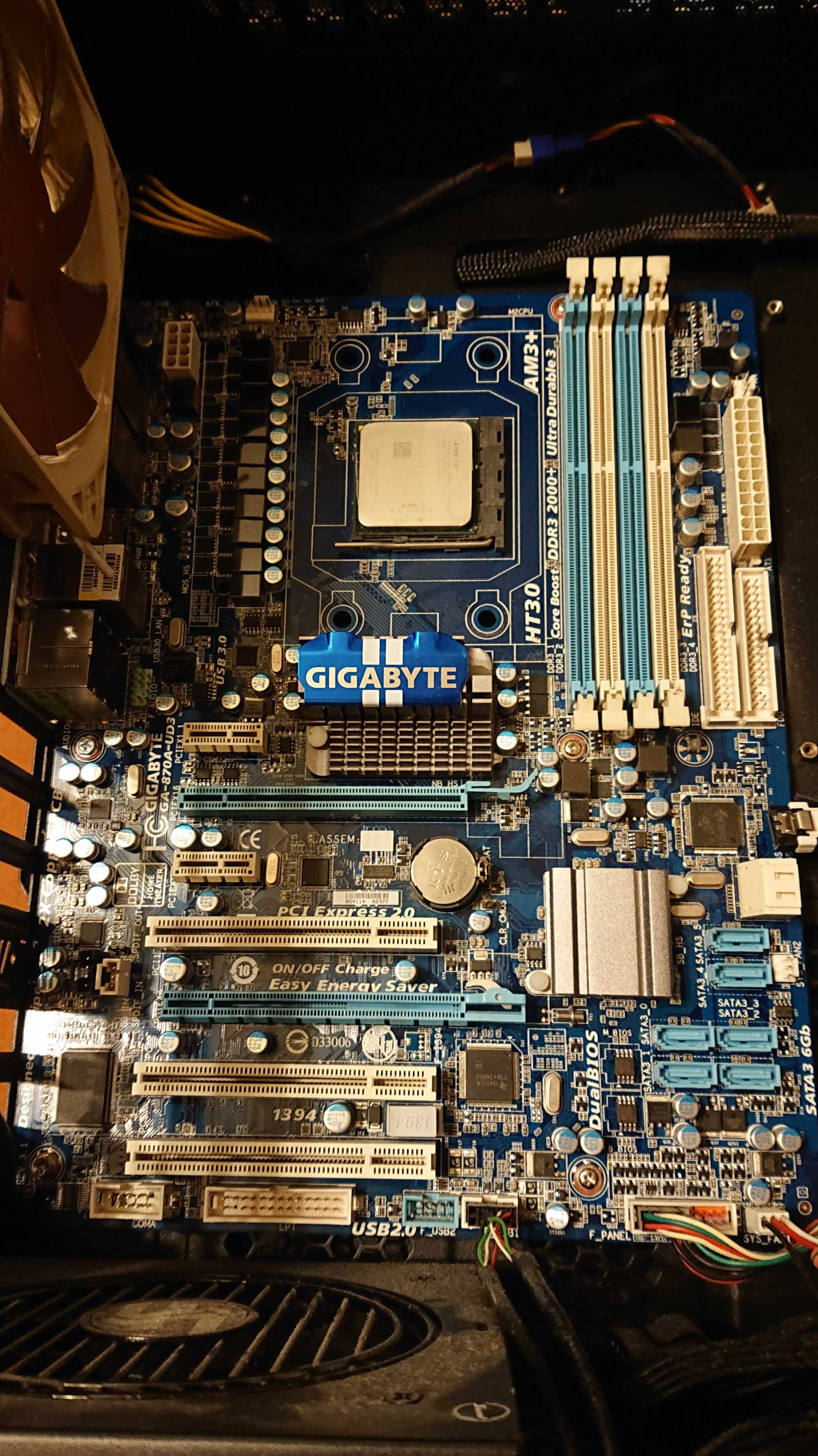 Материнская плата Gigabyte GA-870A-UD3 v3 + проц AMD Athlon II X2 270
