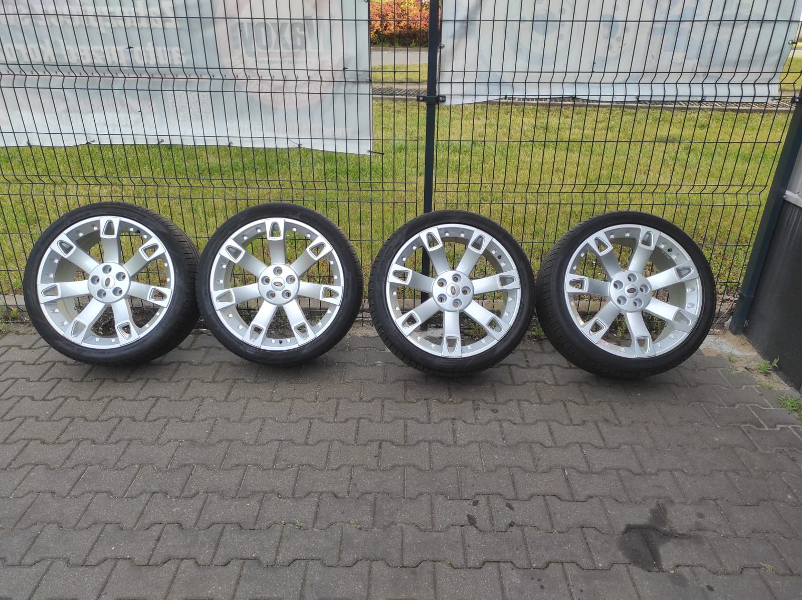 Komplet nowych felg Lad Rover Range Rover 5x120 22" 9,5j et45