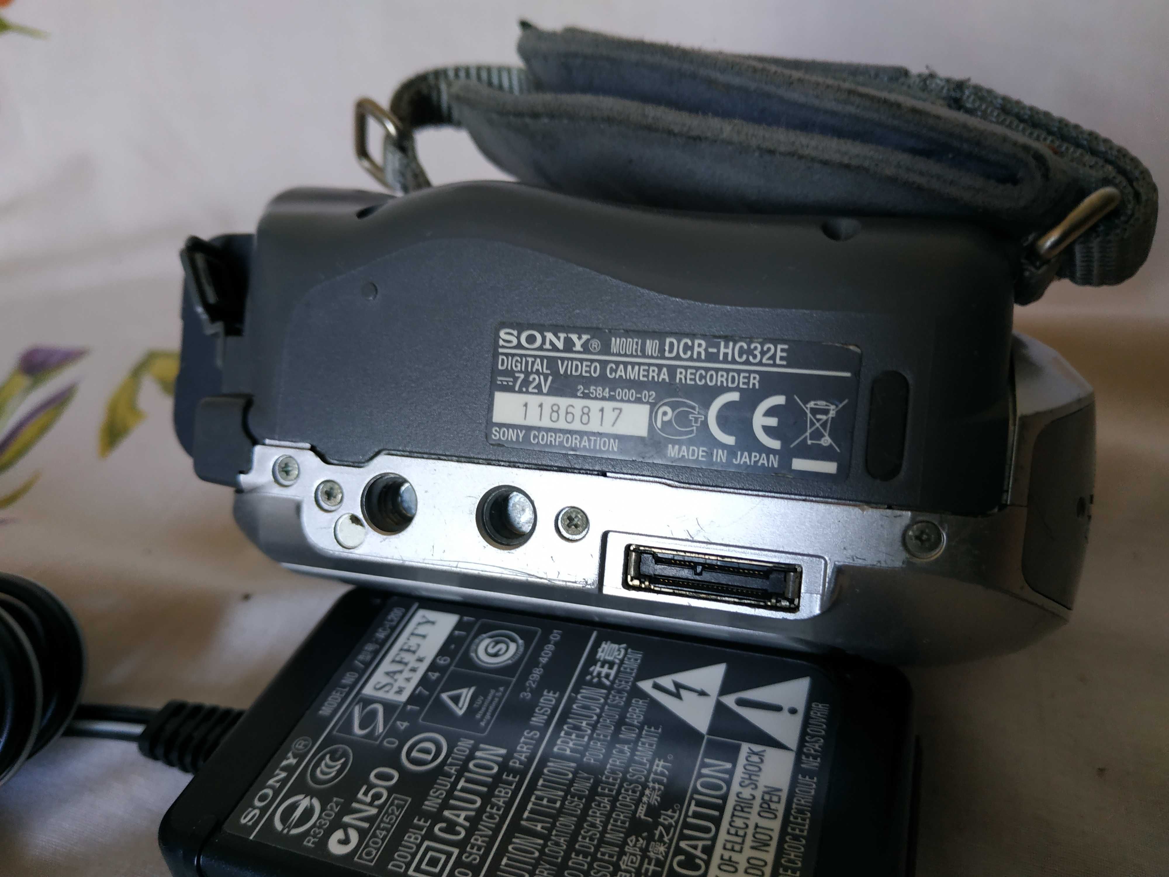 Продам видеокамеру sony.