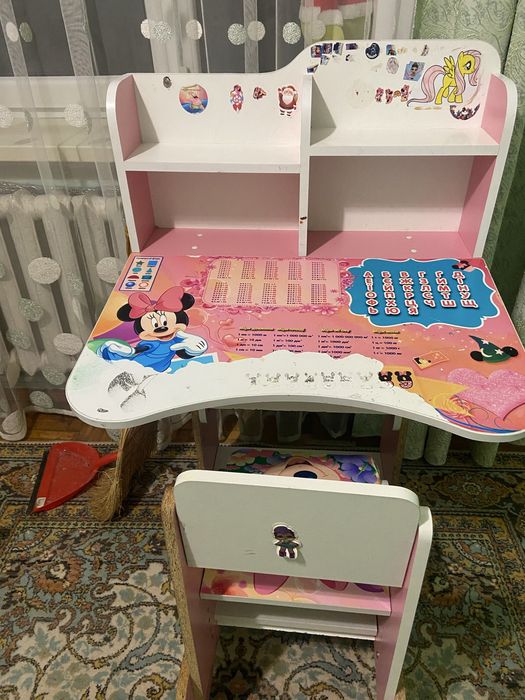 Дитячий столик для дівчинки