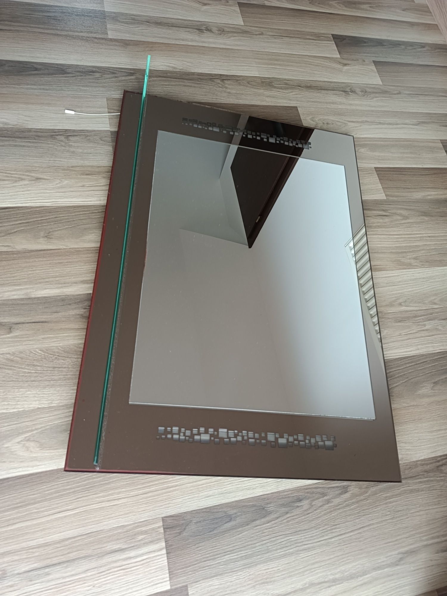 Lustro 56x80 z oświetleniem i półką