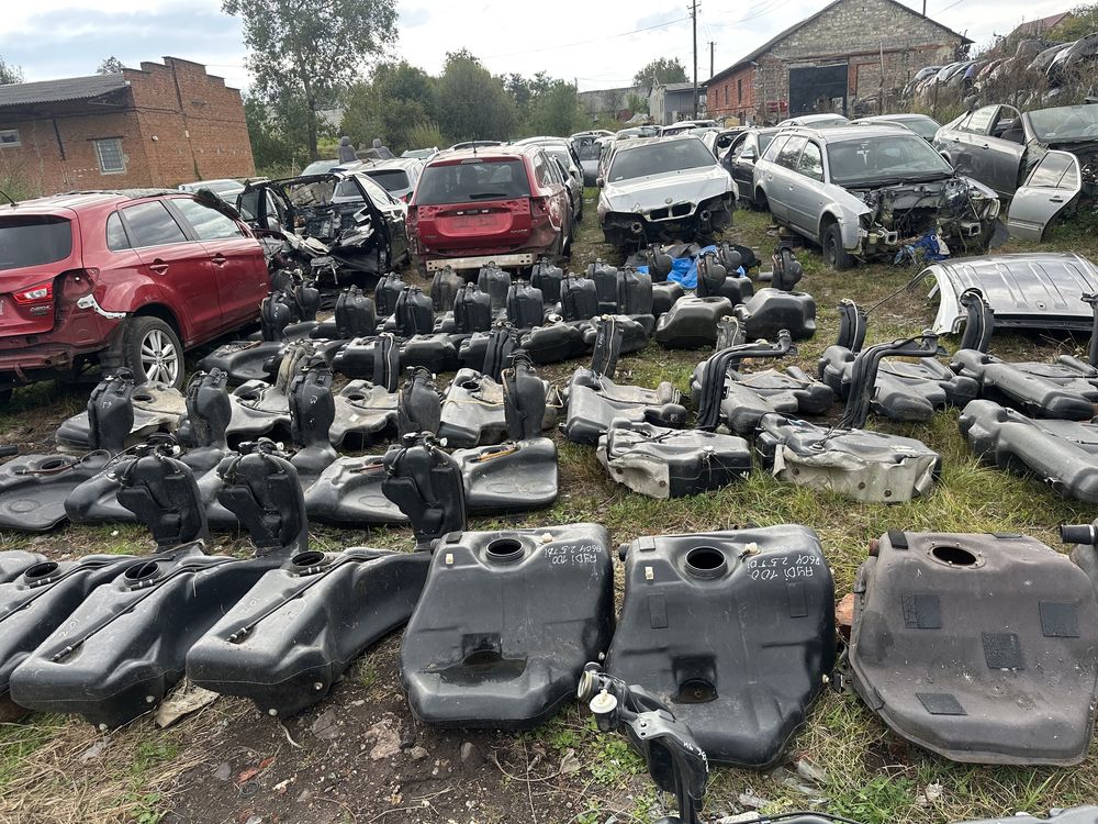 Бак бензобак паливний Audi A3 8L A4 B5 B6 A6 100 C4 C5 A8 D2 80 B4
