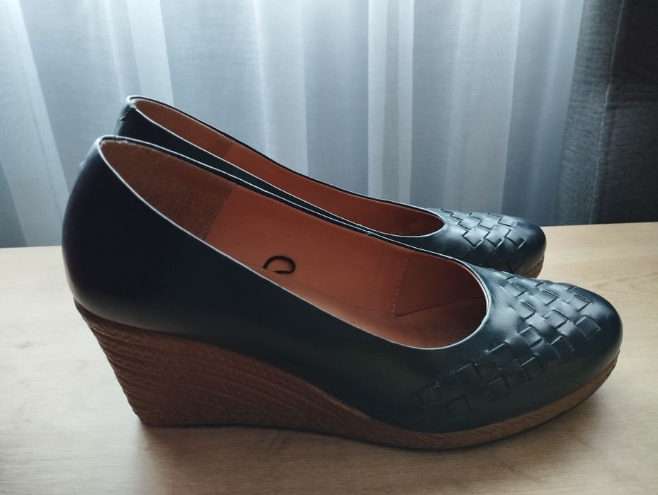 Buty czółenka Lasocki na koturnie skóra granatowe 39 jak nowe