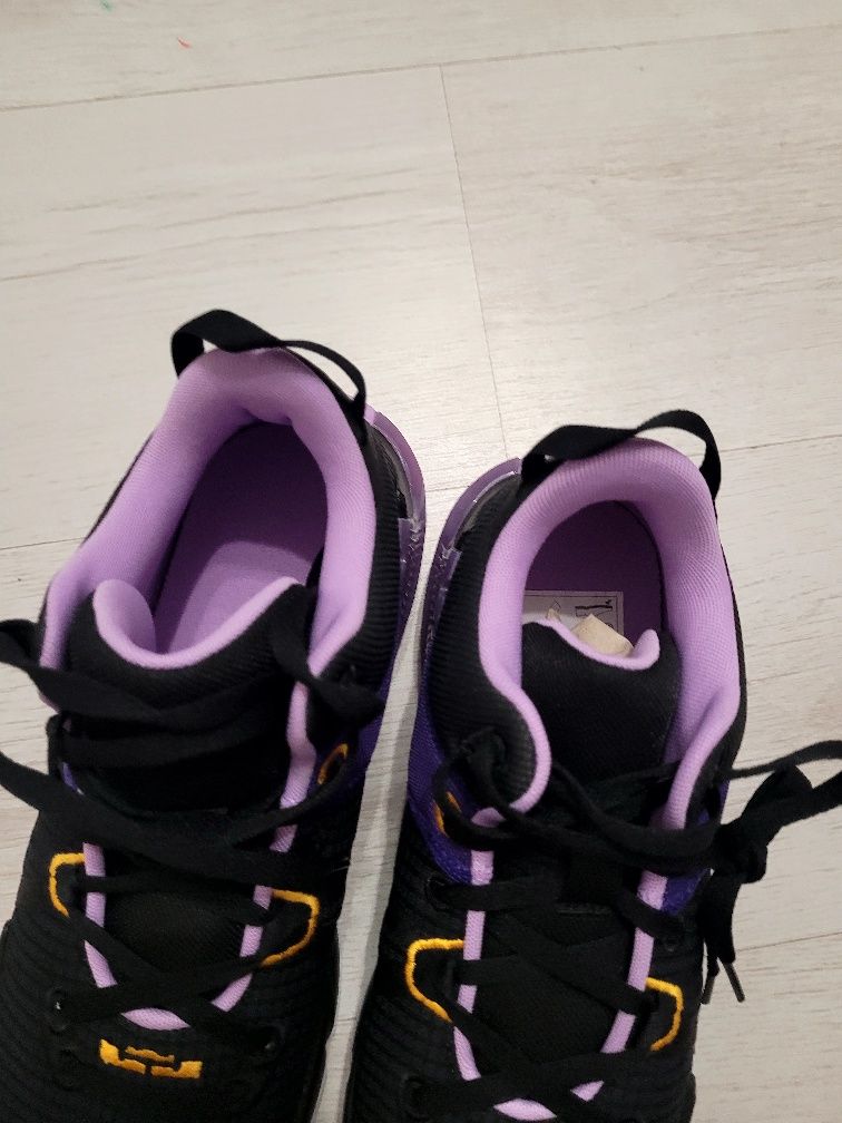 Кроссовки NIKE LEBRON Witness VII нові original