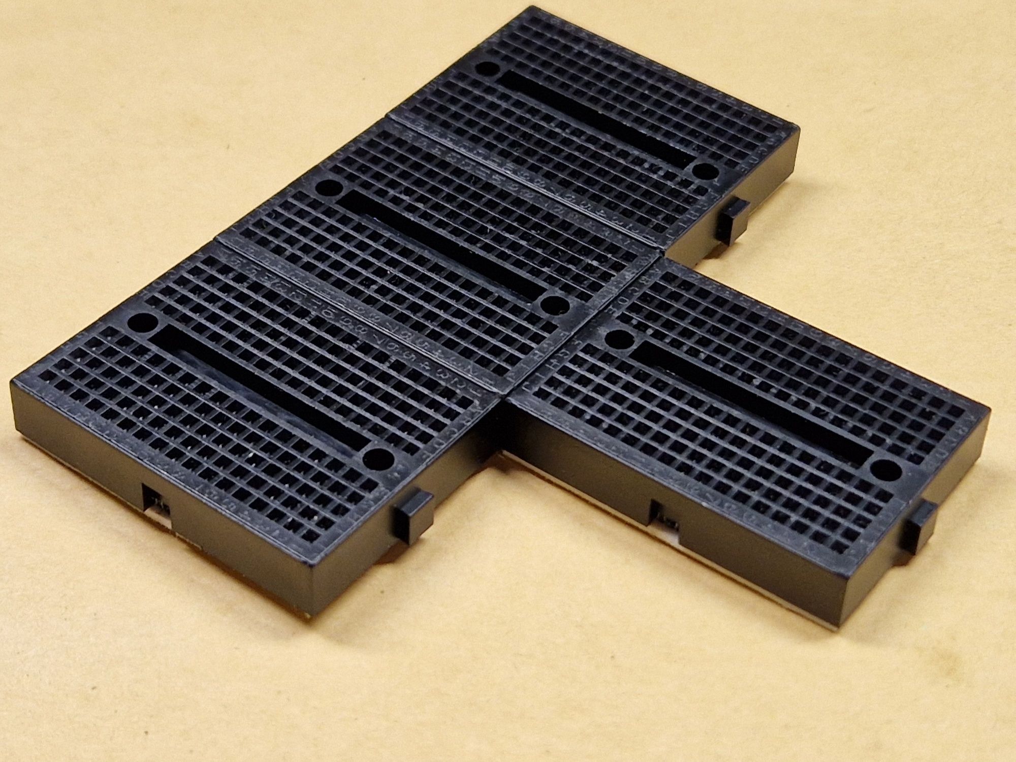 Mini Breadboard 170 Furos c/ encaixe e mounting holes