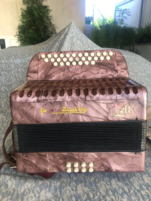 Vendo esta concertina em LA sustenido