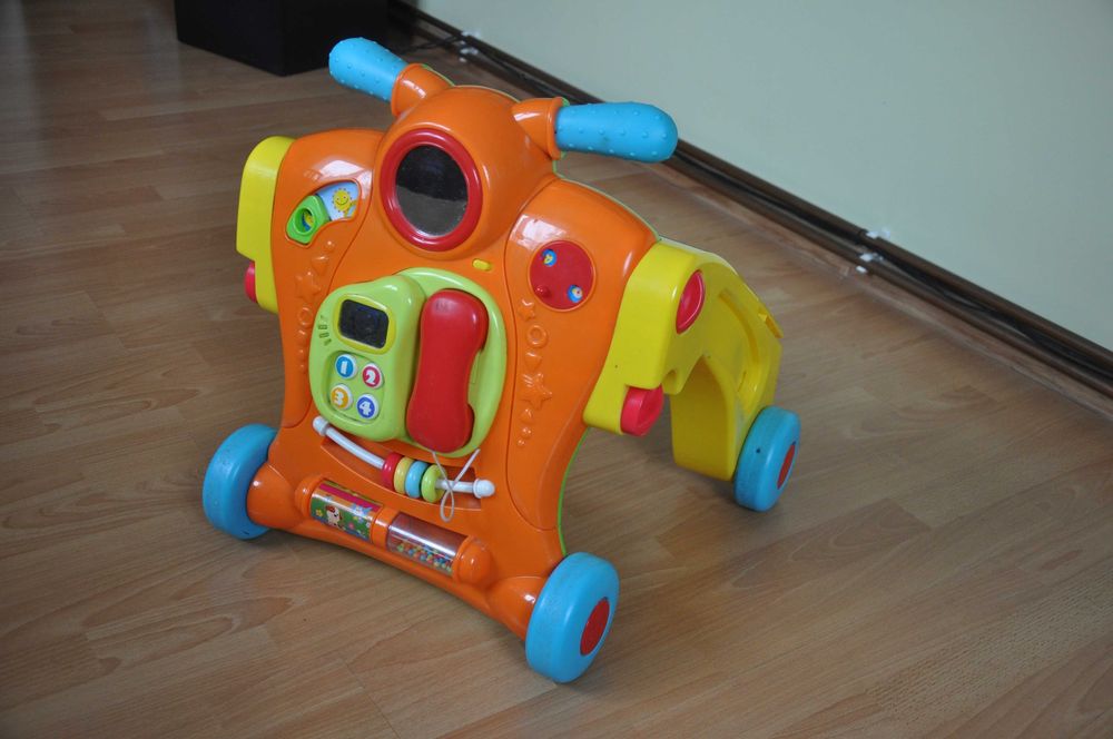 Chodzik dla małego dziecka