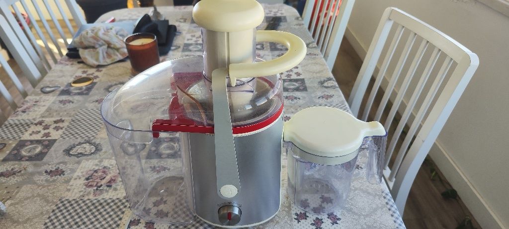 Máquina de Sumos MOULINEX Easy Fruit – 800W, jarro 1,2L