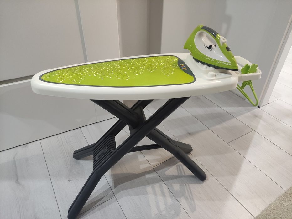 Deska do prasowania plus żelazko z dźwiękiem Smoby