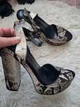Buty na grubym obcasie office London wężowy wzór