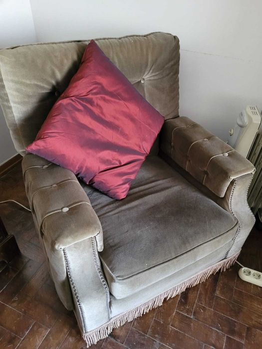 Cadeirão cinzento extremamente confortável, apenas 40€