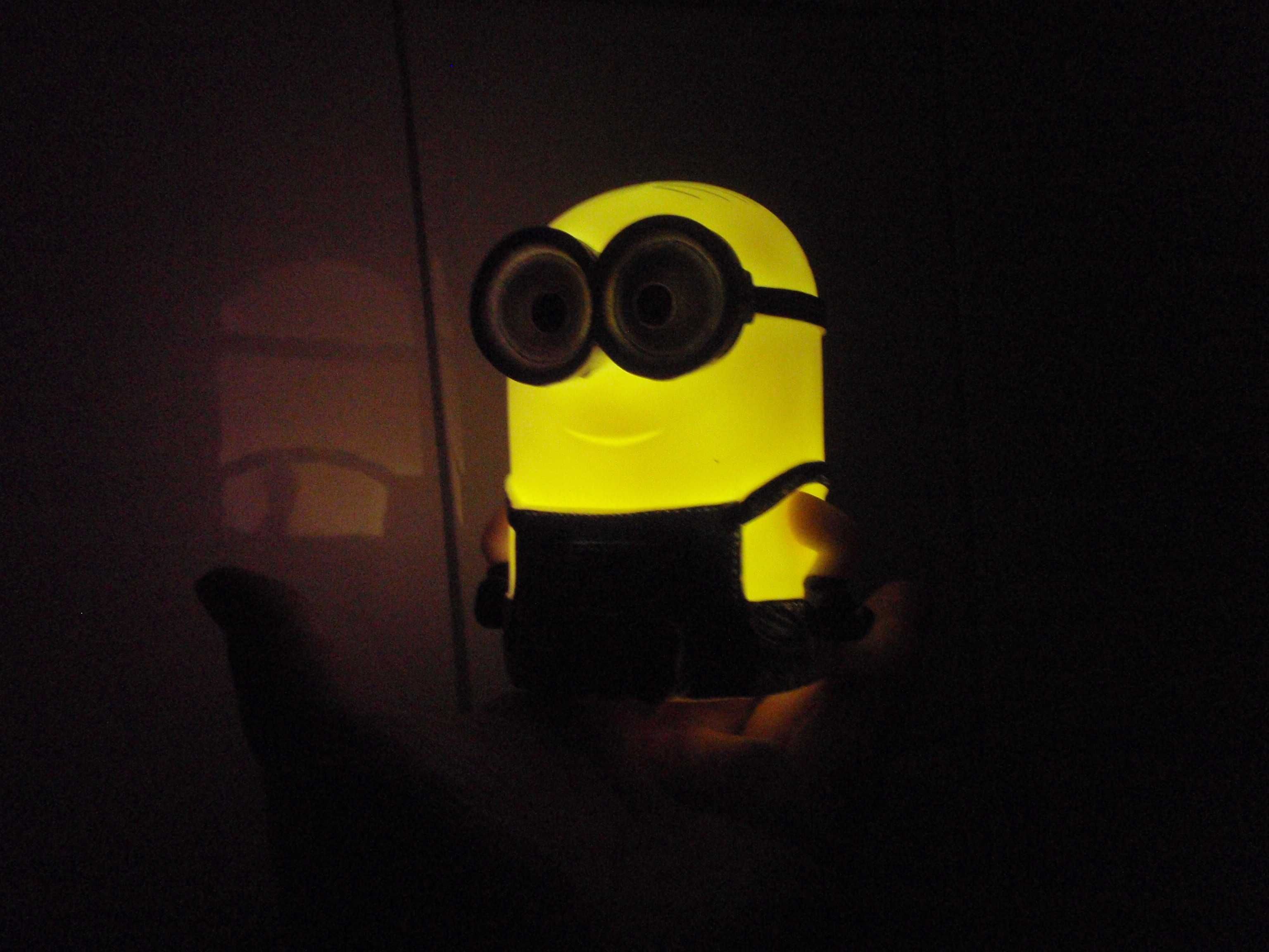 MINIONKI - super zestaw plecak, kubek, lampka, film