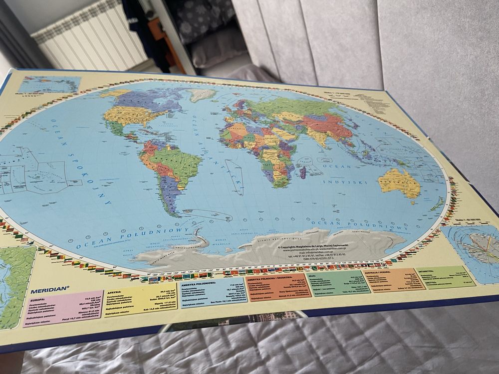 Kartonowa dykta mapa świata