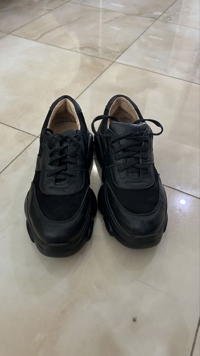 Масивні шкіряні кросівки