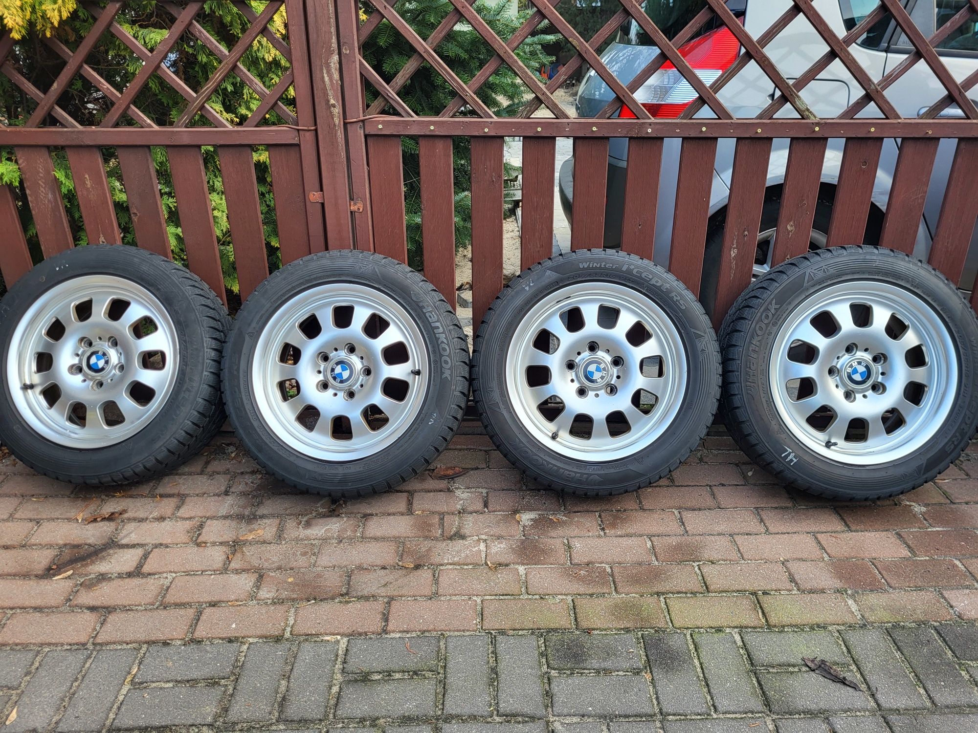 Felgi aluminiowe BMW z oponami 205/55R16