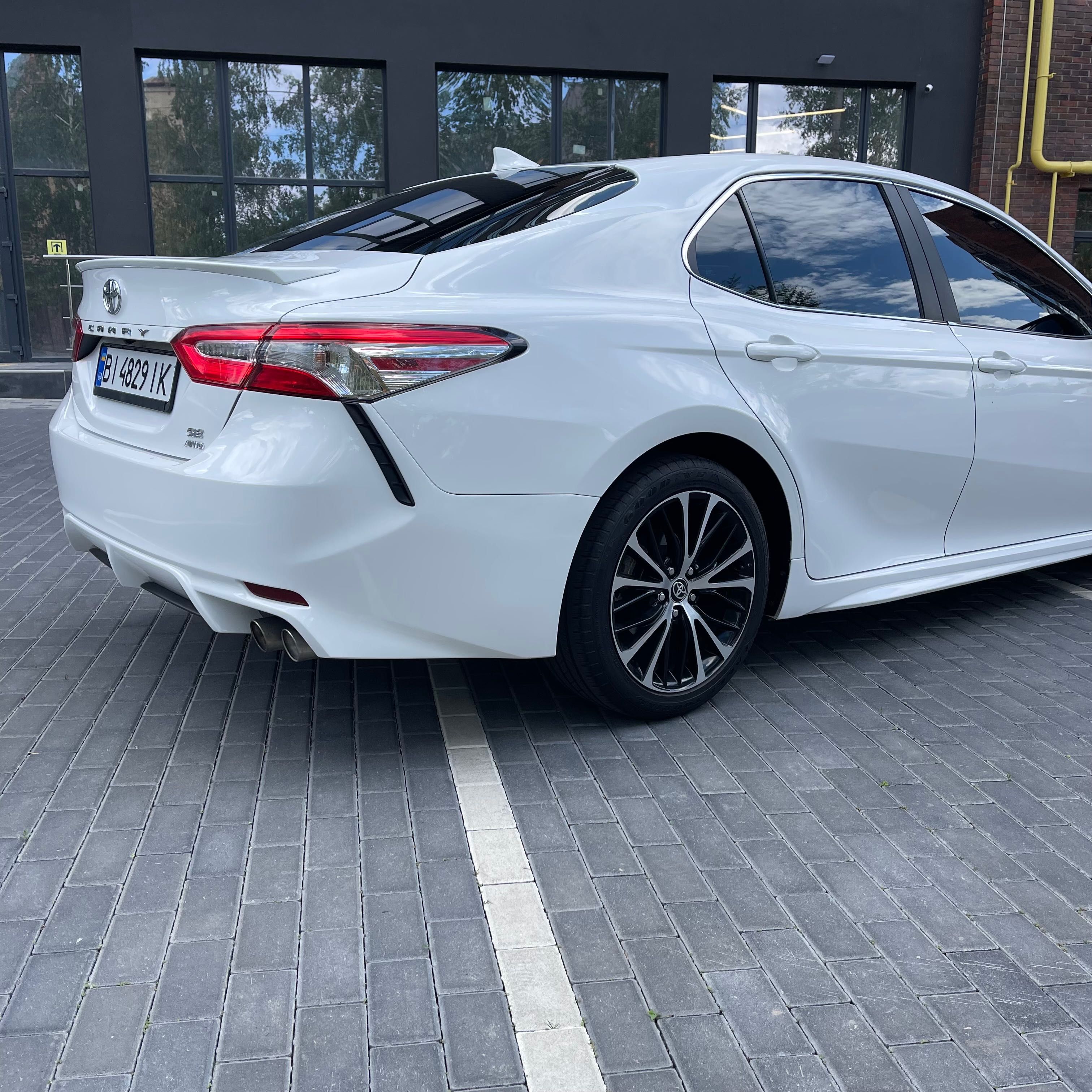 Toyota Camry SE AWD
