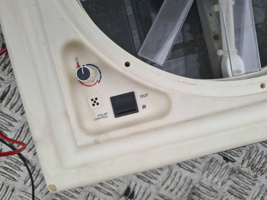 kamper bus okno dachowe otwierane wentylator regulacja Fiamma 40x40