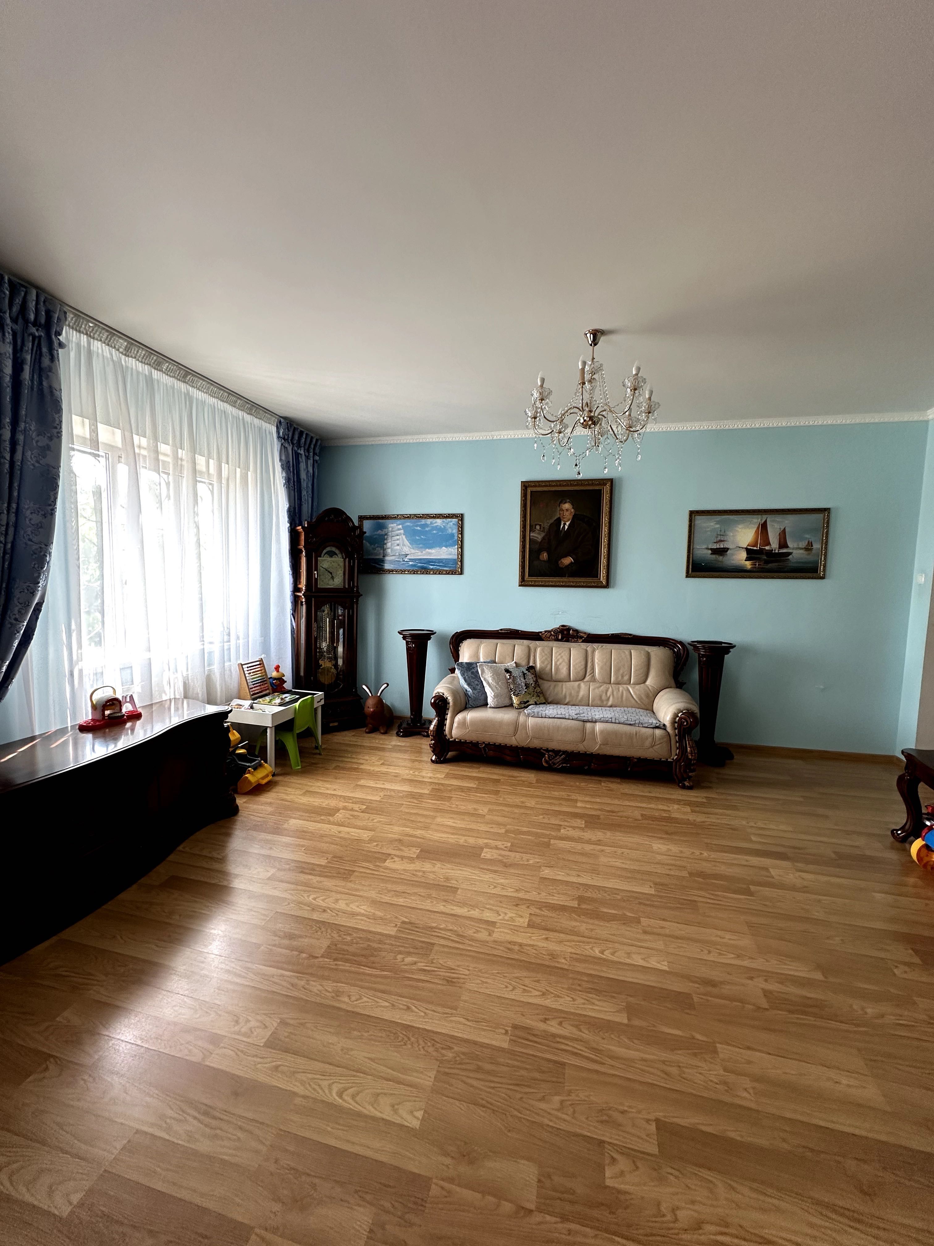 Продаж будинку 622 м.кв як для житла, так і комерційна інвестиція