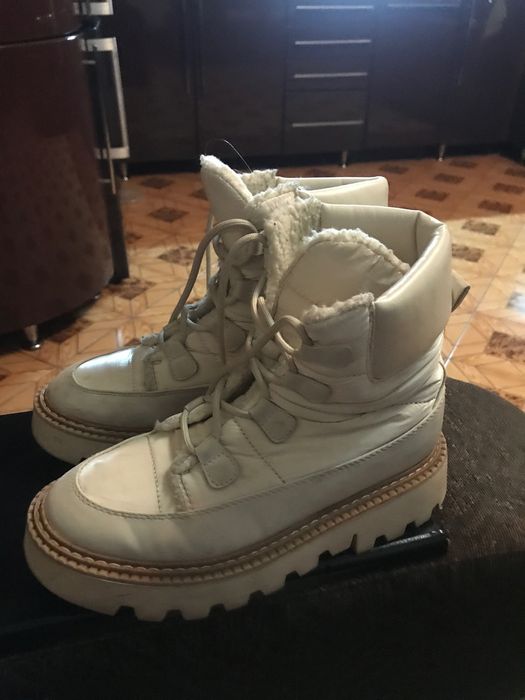 Зимові черевики жіночі