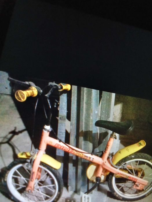 Bicicleta para menina bem estimada  e linda vale apena