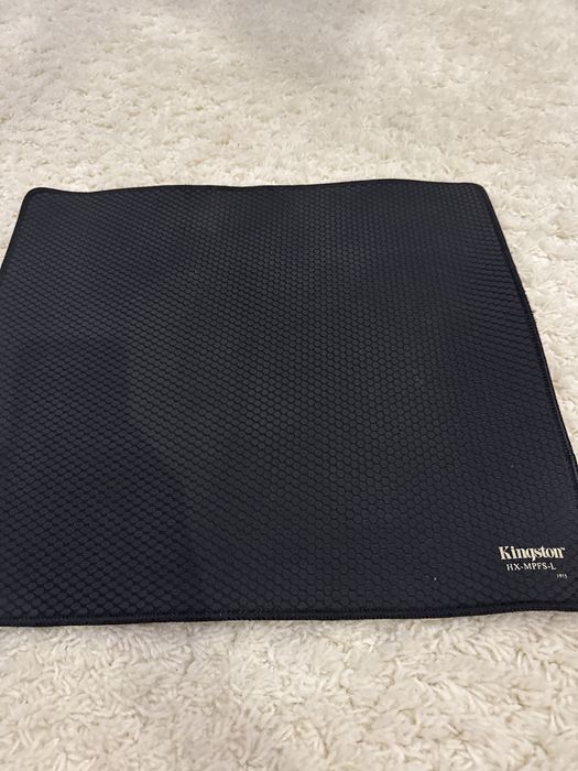 продам игровой коврик для мыши xyper x