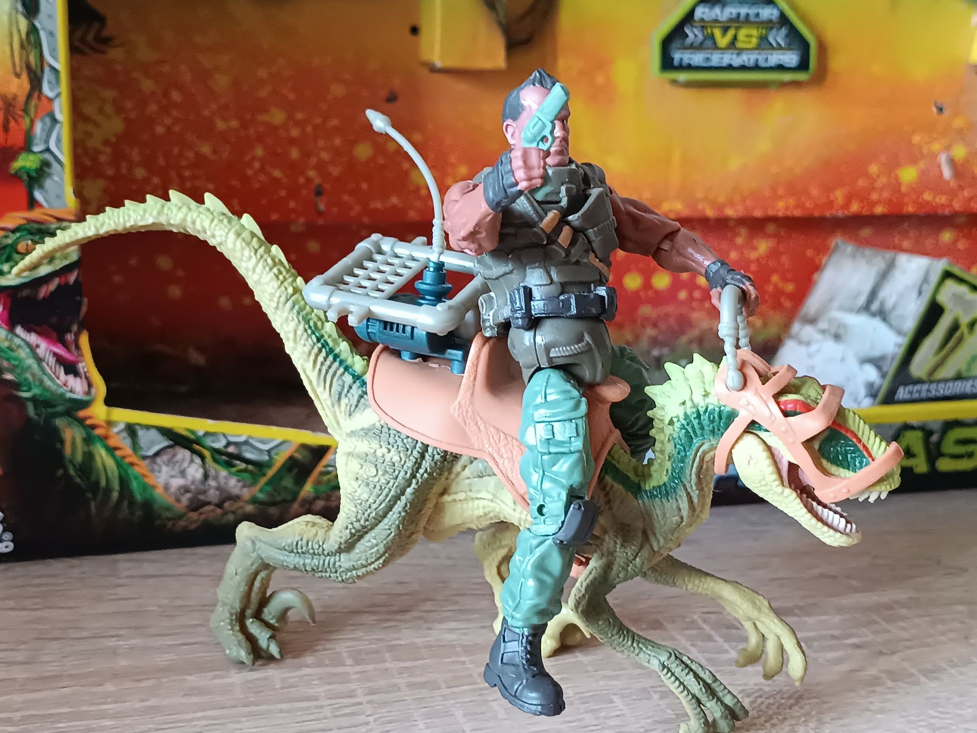 Lanard Primal Clash Raptor vs Triceratops two commandos