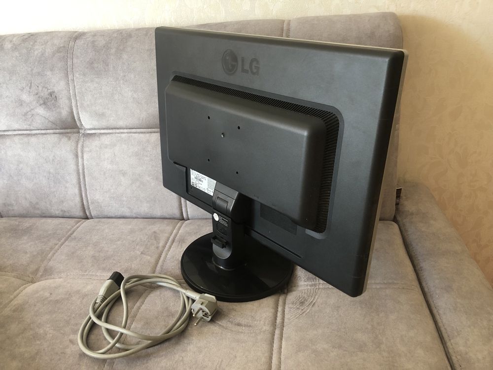Монітор 22" LG Electronics W2242T-SF під ремонт