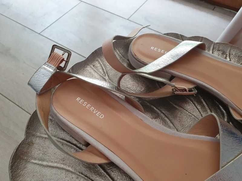 Sandałki srebrne Reserved