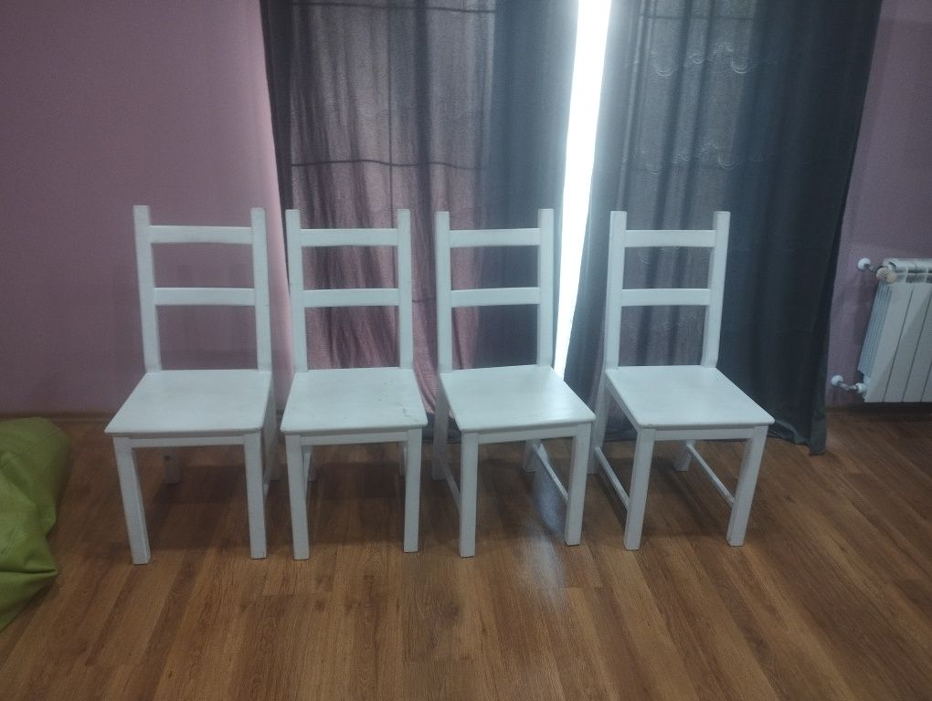 Stól rozsówany i 4 krzesła