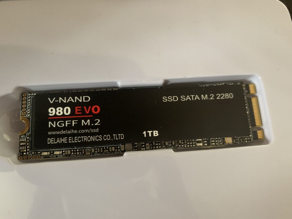 SSD 1T novo em caixa
