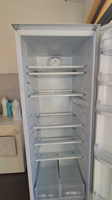 Frigorífico de encastrar – Hotpoint Ariston