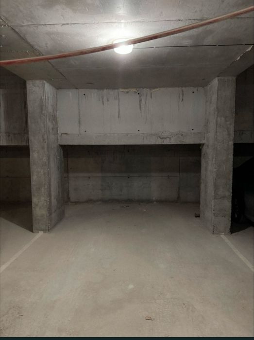 Оренда паркомісця Довга 30а