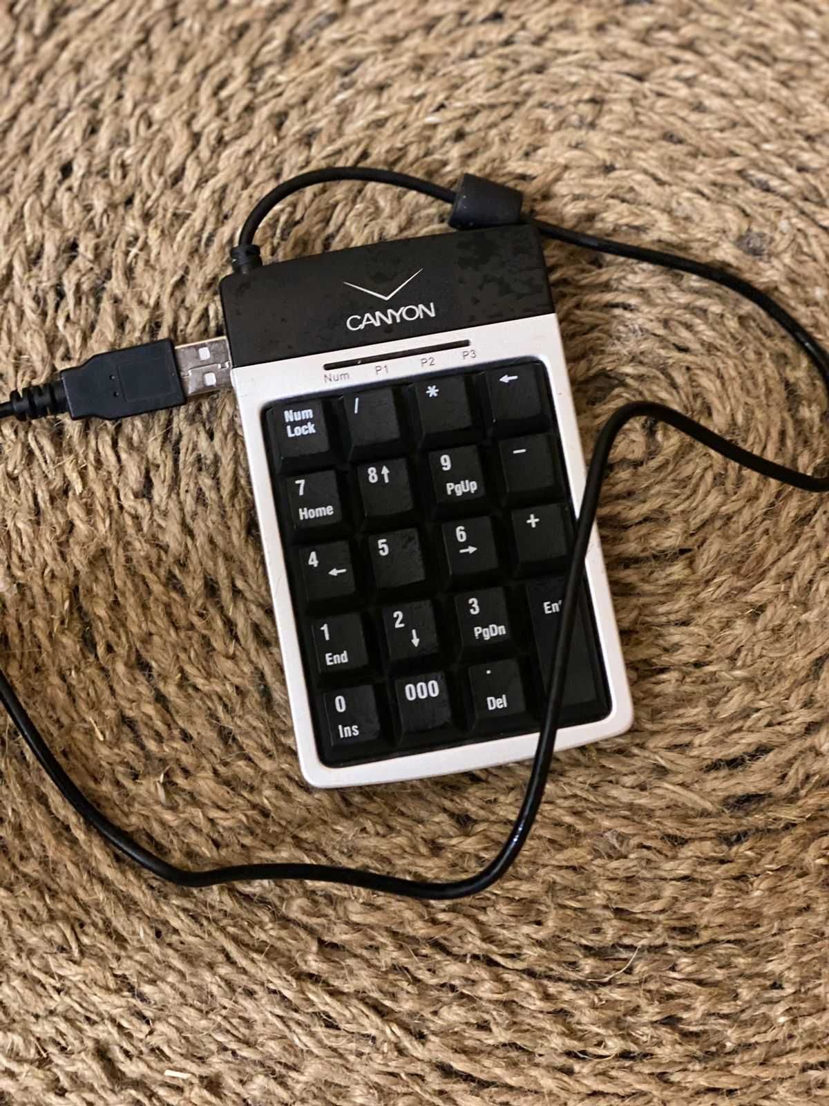 .Комплект Canyon Key pad with 3 ports USB hub (CNP-NP3)