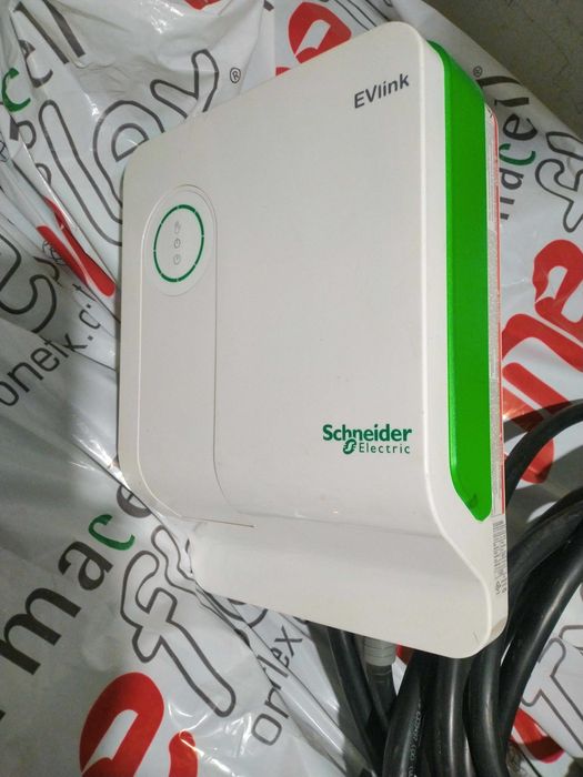 Зарядна станція Schneider Electric EV230WS електромобілю зСША 240V 30A