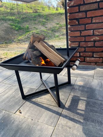 Palenisko-grill regulacją wysokości