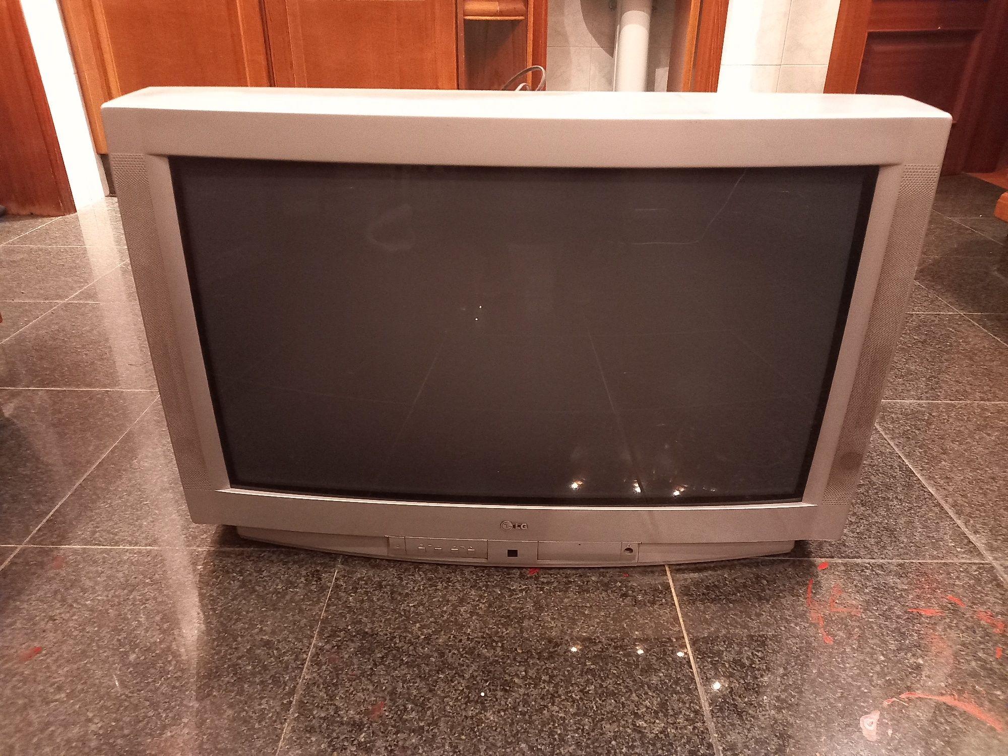 Televisão LG grande avariada