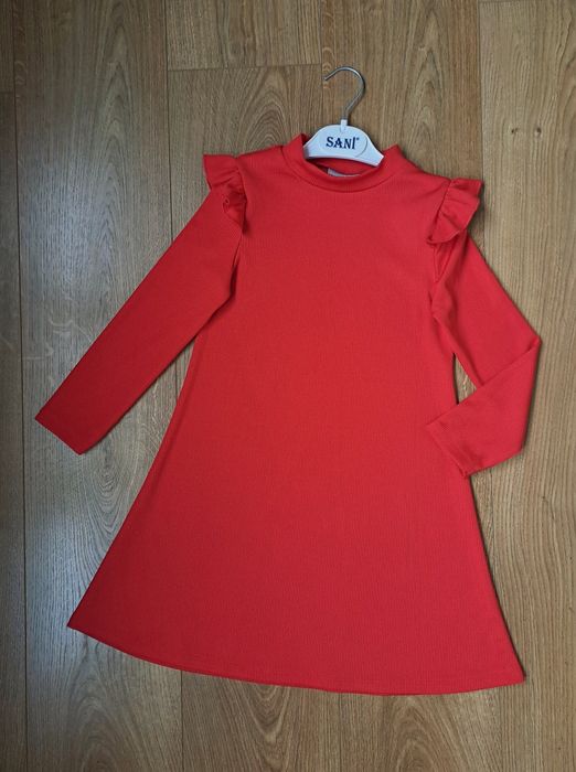 Красное платье с длинным рукавом для девочки